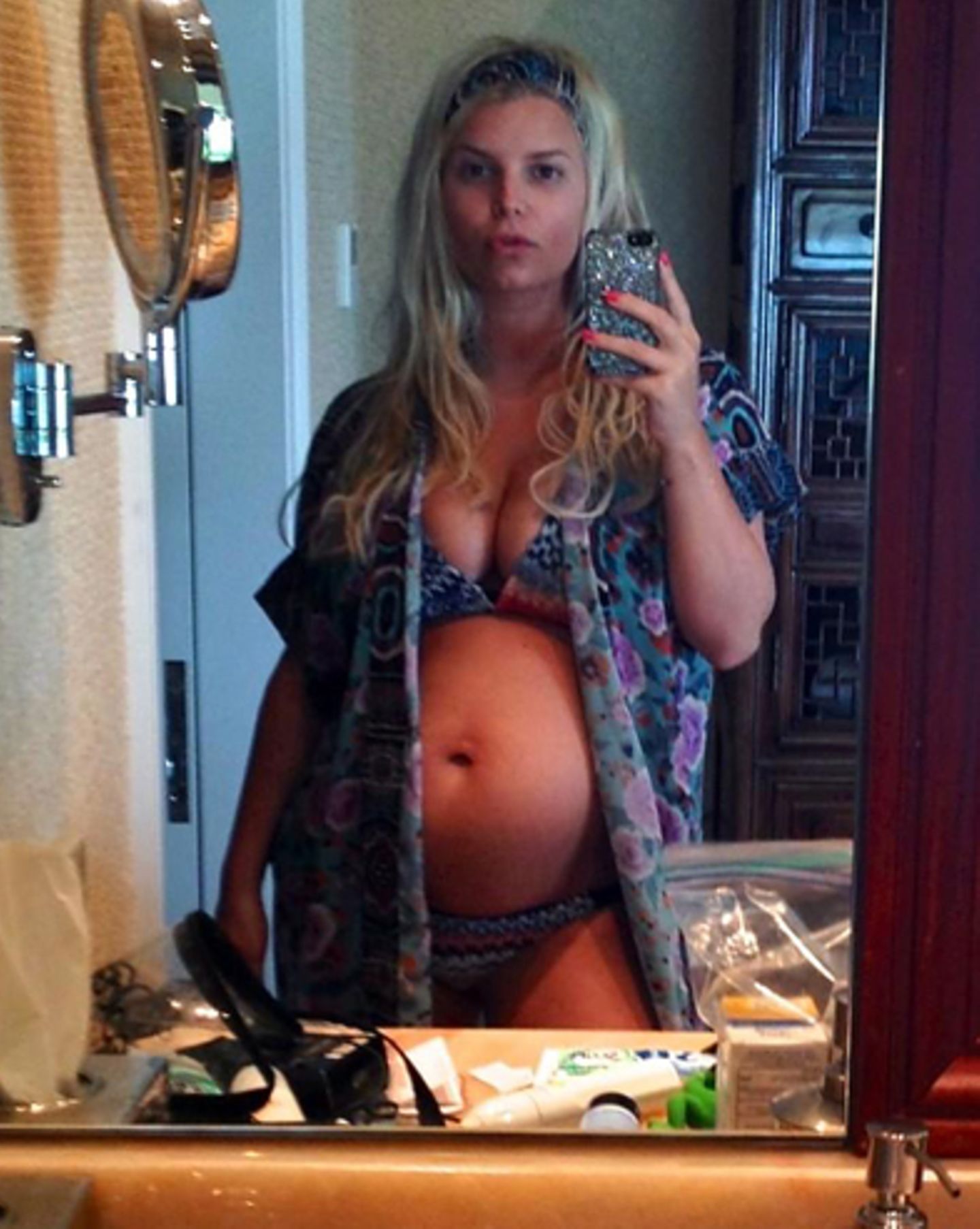 Jessica Simpson Leaked Pictures