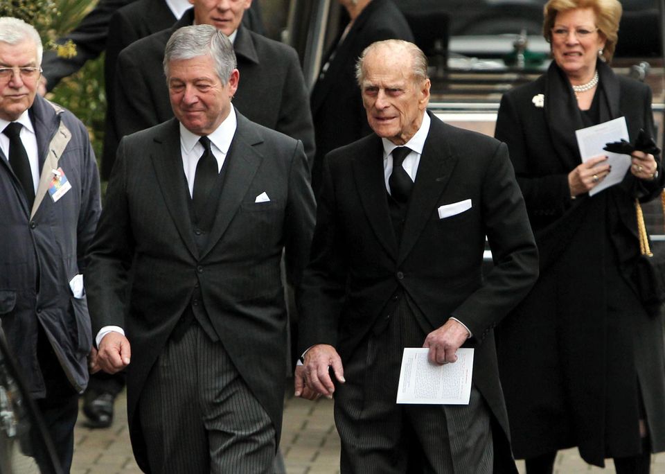 Margarita von Baden: Prinz Philip kommt zwischen Kronprinz Alexander von Jugoslawien und Königin Ann-Marie von Griechenland zur Trauerfeier seiner Nichte. Prinz Philip kommt zwischen Kronprinz Alexander von Jugoslawien und Königin Ann-Marie von Griechenland zur Trauerfeier seiner Nichte.