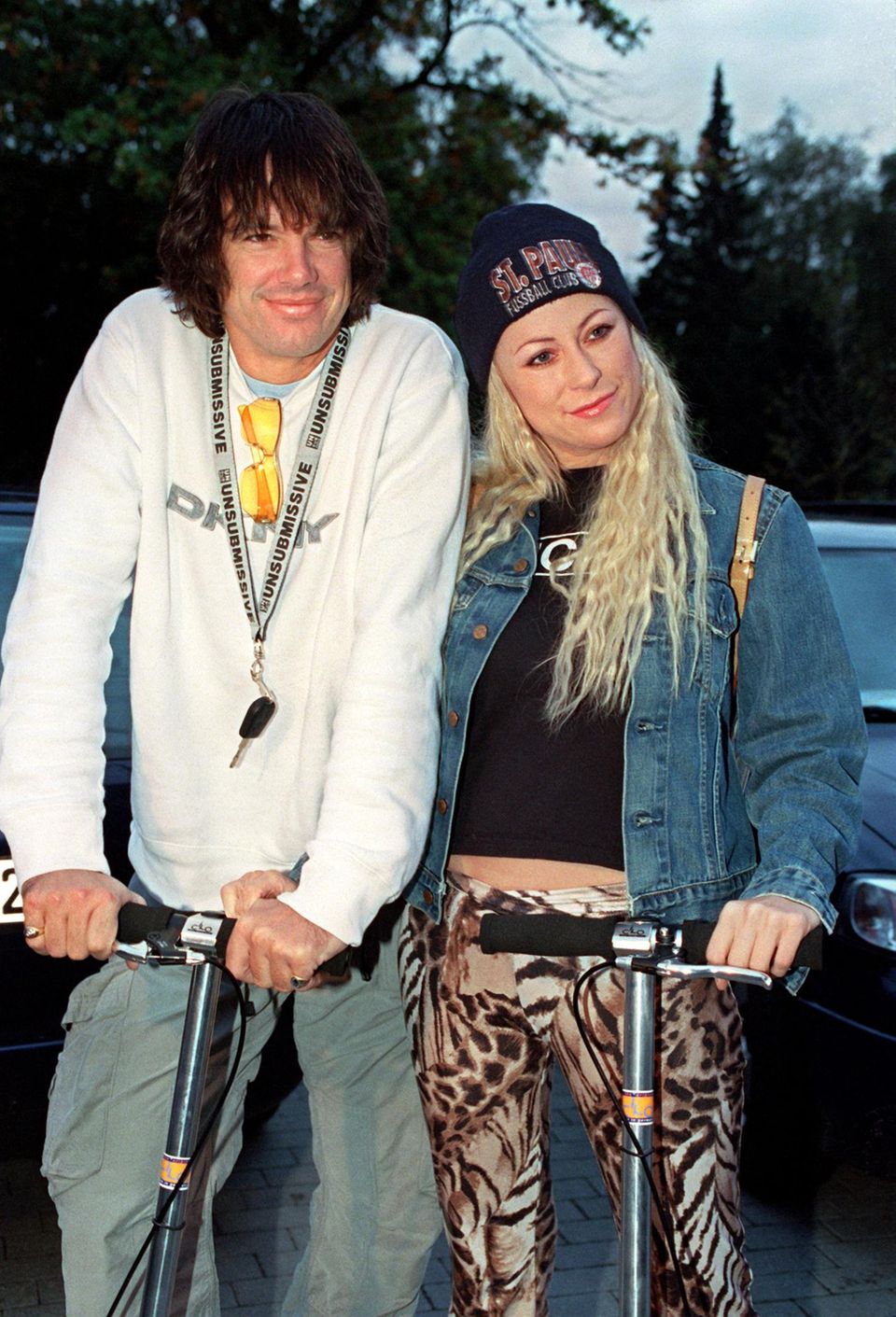 Jenny Elvers-Elbertzhagen: Jenny mit Alex Jolig – Diplomatensohn, Kneipier, Ex-"Big Brother"-Bewohner. Die beiden waren nur wenige Monate liiert. Jolig ist der Vater von Jennys Sohn Paul, der 2001 geboren wurde. Jenny mit Alex Jolig – Diplomatensohn, Kneipier, Ex-"Big Brother"-Bewohner. Die beiden waren nur wenige Monate liiert. Jolig ist der Vater von Jennys Sohn Paul, der 2001 geboren wurde.
