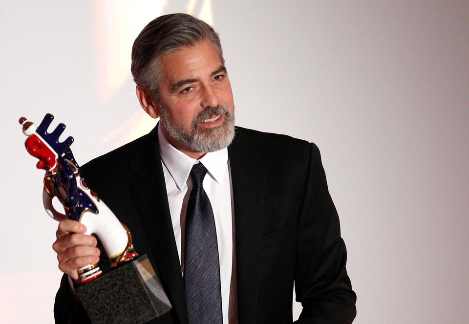 Eva Longoria: George Clooney wurde beim "Deutschen Medienpreis" in Baden Baden für sein humanitäres Engagement geehrt. George Clooney wurde beim "Deutschen Meidenpreis" in Baden Baden für sein humanitäres Engagement geehrt.