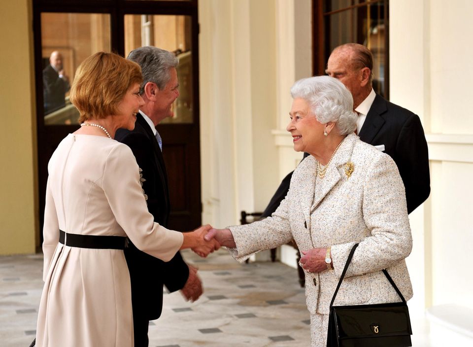 Einsatz als First Lady: Zufällig Ton in Ton aufeinander abgestimmt traf das First Couple im November auf Queen Elizabeth und Prinz Philip im Londoner Buckingham Palace.