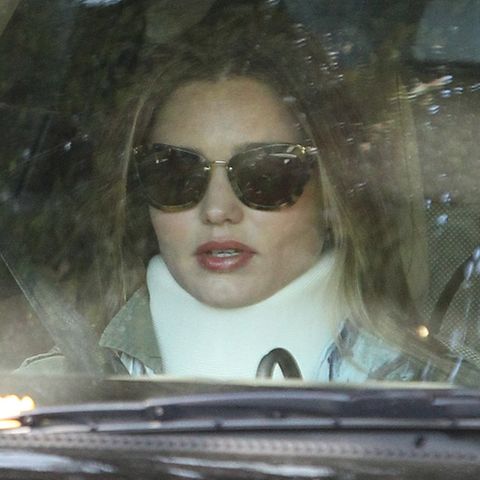 13. März 2013: Nach einem Atounfall in Los Angeles muss Miranda Kerr eine Halskrause tragen, schlimmere Verletzungen hat sich das Model dabei aber nicht zugegzogen.