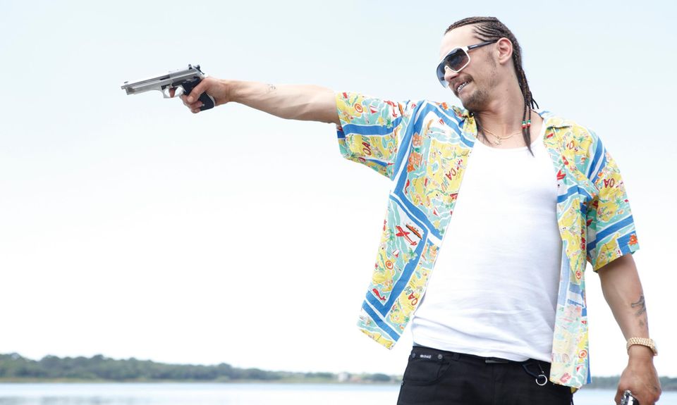 Kinotipp: Alien (James Franco) zieht die Mädchen in seine kriminellen Machenschaften. Alien (James Franco) zieht die Mädchen in seine kriminellen Maschenschaften rein.