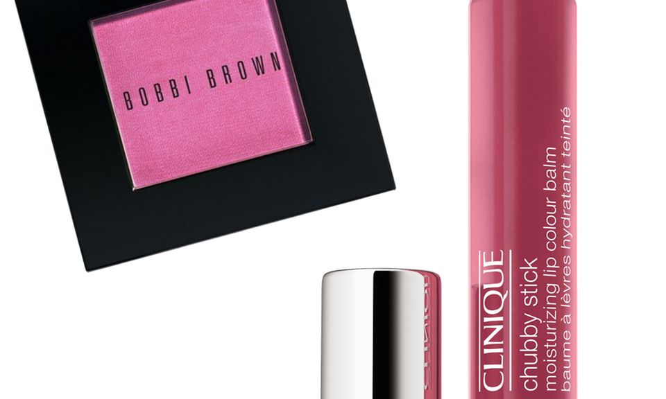 "Pale Pink" Blush, von Bobbi Brown, circa 26 Euro; Chubby Stick "Super Strawberry", von Clinique, circa 20 Euro. "Pale Pink" Blush, von Bobbi Brown, circa 26 Euro; Chubby Stick "Super Strawberry", von Clinique, circa 20 Euro.