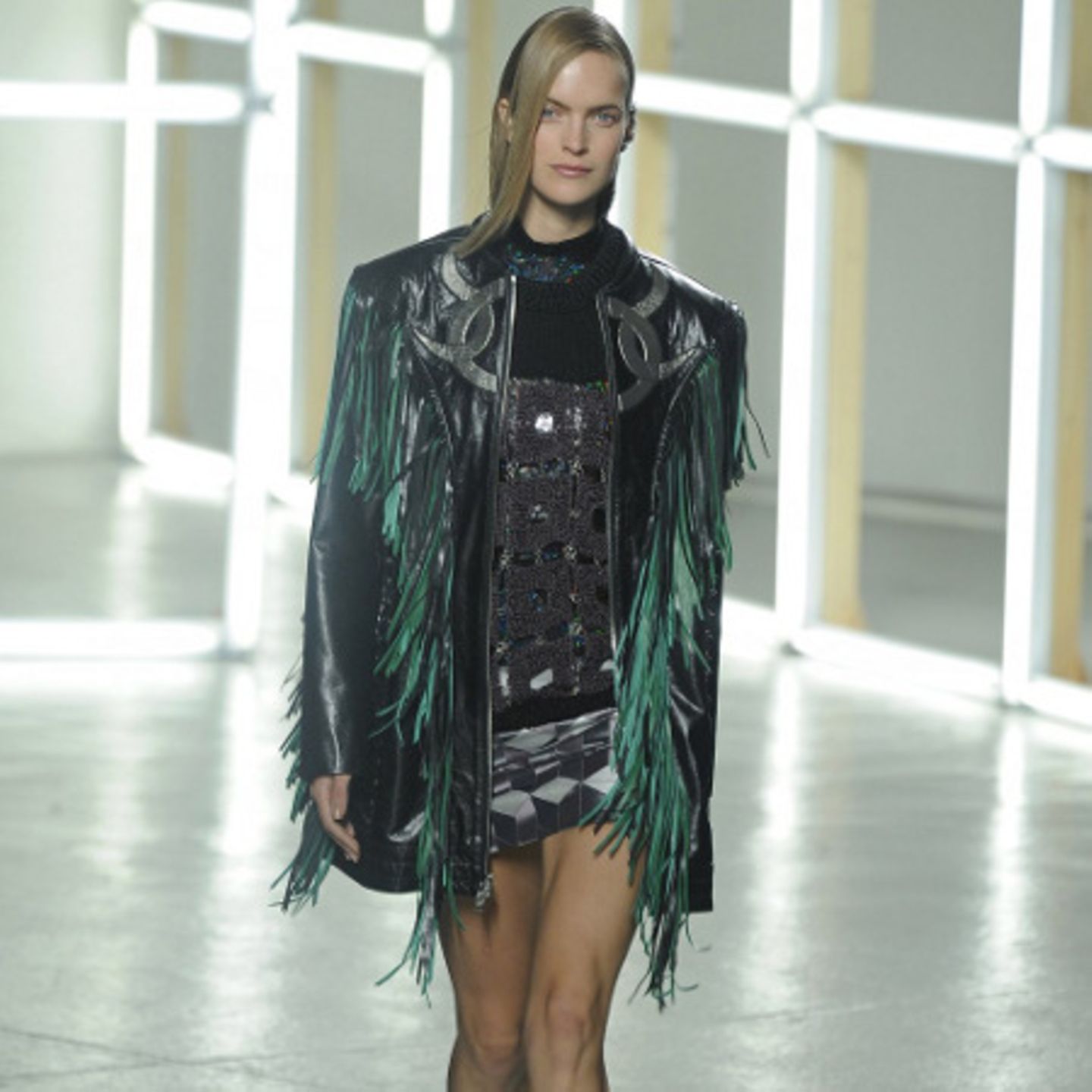 Rodarte model: Fransen gefällig? | GALA.de