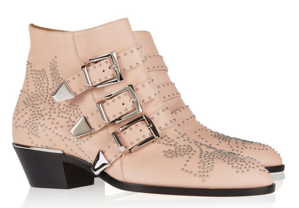 Lexikon für Männer: Dreifach-Buckle: Boots von Chloé, über www.mytheresa.com, ca. 900 Euro Dreifach-Buckle: Boots von Chloé, über www.mytheresa.com, ca. 900 Euro