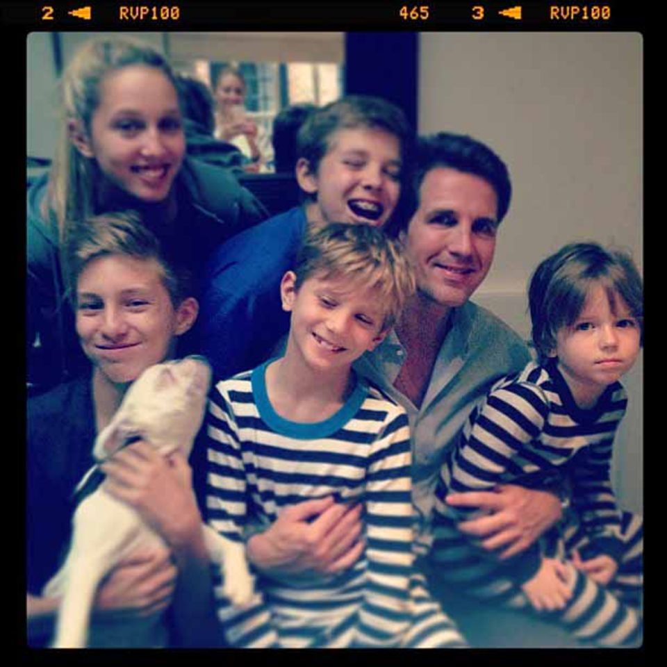 Beim Familienfoto zu Prinz Pavlos Geburtstag darf natürlich der Hund auch nicht fehlen. Beim Familienfoto zu Prinz Pavlos Geburtstag darf natürlich der Hund auch nicht fehlen.