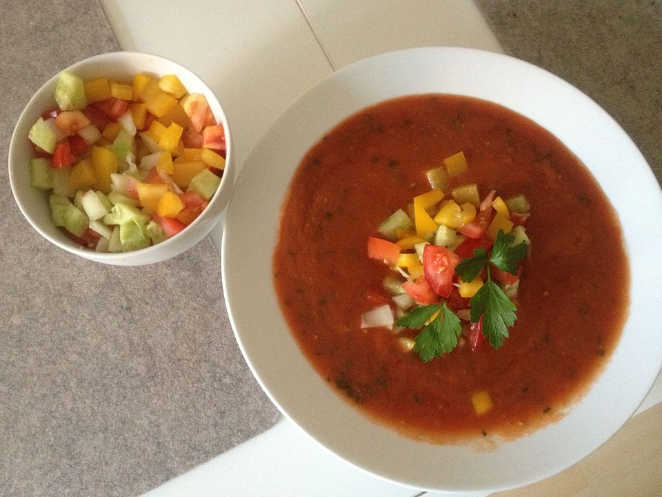 Die Gazpacho war das erste Rezept, das ich aus "Meine mediterrane Küche" von Christine Neubauer probierte.