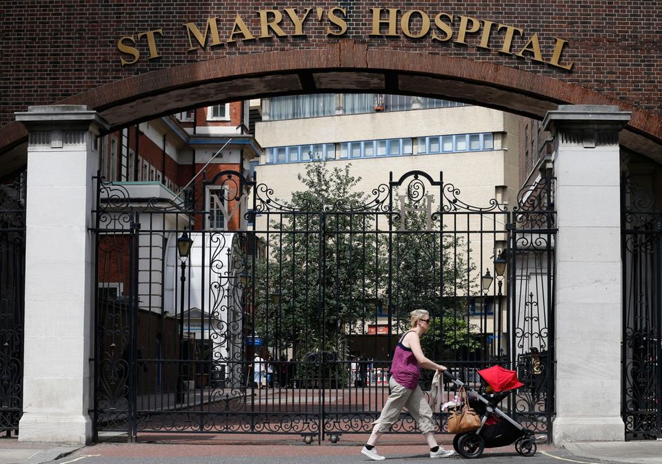 Herzogin Catherine: Herzogin Catherine ist ins "St. Mary's"-Krankenhaus in London eingeliefert worden. Herzogin Catherine ist ins "St. Marys"-Krankenhaus in London eingeliefert worden.
