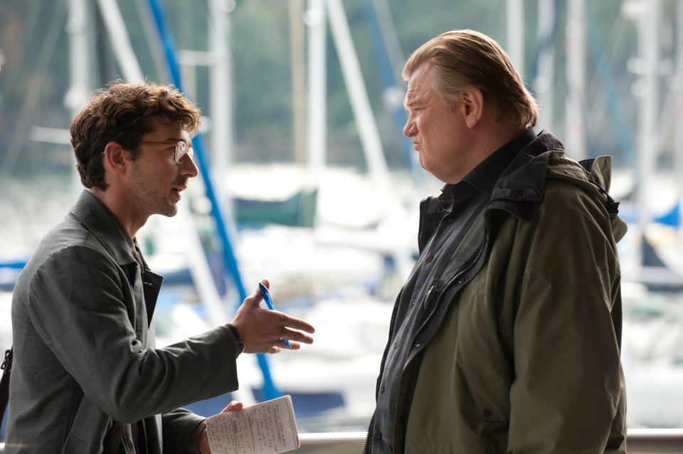 Im Film spielt Robert Redford den ehemaligen Aktivisten Jim Grant. Er taucht unter, nachdem seine damalige Komplizin Sharon (Susan Sarandon) verhaftet wird. Ihm auf der Spur: der hochmotivierte Journalist Ben (Shia LaBeouf, mit Brendan Gleeson). Im Film spielt Robert Redford den ehemaligen Aktivisten Jim Grant. Er taucht unter, nachdem seine damalige Komplizin Sharon (Susan Sarandon) verhaftet wird. Ihm auf der Spur: der hochmotivierte Journalist Ben (Shia LaBeouf, mit Brendan Gleeson).