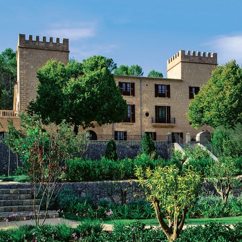 Das Castell auf Mallorca wurde im Jahr 1450 errichtet, die liebevoll gestaltete Gartenanlage erstreckt sich über 132 Hektar