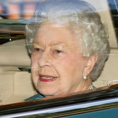Queen Elizabeth auf dem Weg zurück vom "Kensington Palace", wo sie auf ihren Urenkel traf.