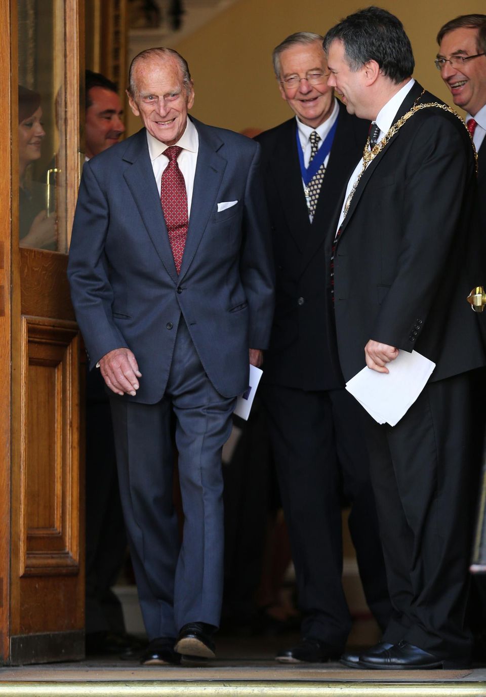 Prinz Philip: Prinz Philip ist nach der Medaillenvergabe im schottischen Edinburgh bester Dinge. Prinz Philip ist nach der Medaillenvergabe im schottischen Edinburgh bester Dinge.