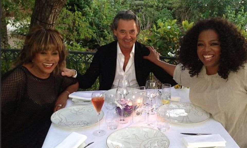 Oprah Winfrey ist mit Tina Turner und Erwin Bach so gut befreundet, dass sie mit in die Flitterwochen nach Frankreich reiste.