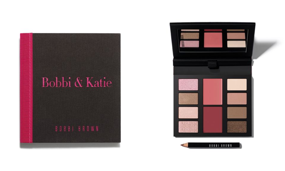 Katie Holmes: Dieser Inhalt hat es in sich: Acht Liedschatten, zwei Cremerouge und ein Kajalstift verbergen sich in dem stoffgebundenen Etui (ca. 79 Euro). Dieser Inhalt hat es in sich: Acht Liedschatten, zwei Cremerouge und ein Kajalstift verbergen sich in dem stoffgebundenen Etui (ca. 79 Euro).