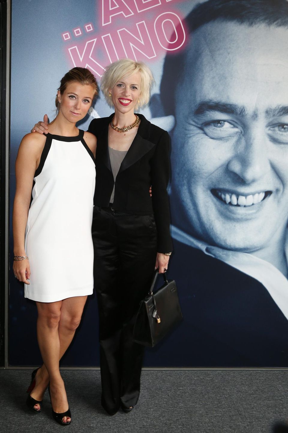 Nina Eichinger: Ende Juni eröffnete Bernd Eichingers Witwe Katja mit Nina die Ausstellung "...alles Kino" in der Deutschen Kinemathek in Berlin - eine Hommage aus Fotos und Filmausschnitten. Es sei ein schwerer Tag für sie gewesen, sagt Nina. Ende Juni eröffnete Bernd Eichingers Witwe Katja mit Nina die Ausstellung "...alles Kino" in der Deutschen Kinemathek in Berlin - eine Hommage aus Fotos und Filmausschnitten. Es sei ein schwerer Tag für sie gewesen, sagt Nina.
