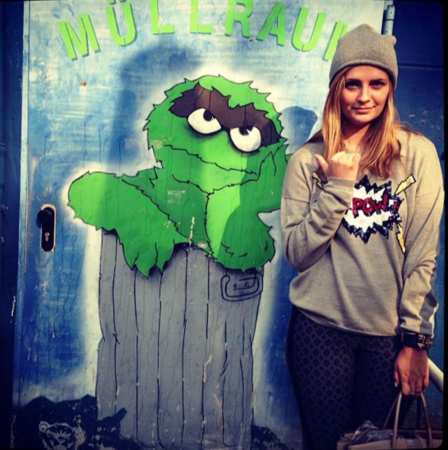 Mischa Barton: Mischa Barton hat in Hamburg nicht nur Sylvie van der Vaart besucht, sondern auch noch Sightseeing gemacht. Mischa Barton hat in Hamburg nicht nur Sylvie van der Vaart besucht, sondern auch noch Sightseeing gemacht.