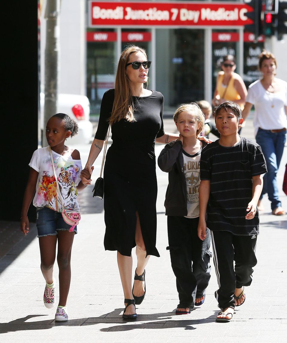 Angelina Jolie + Brad Pitt: Familie auf zwei Kontinenten
