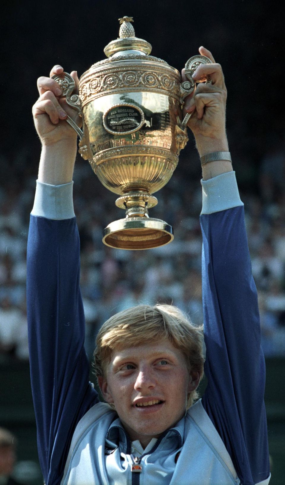 Wenn Boris Becker auf dem Court stand, saß Deutschland vor dem Fernseher: 1985 gewann der damals 17-jährige Leimener als jüngster Spieler das Turnier von Wimbledon. Noch heute versucht er mit allen Mitteln, von diesem Ruhm zu zehren.