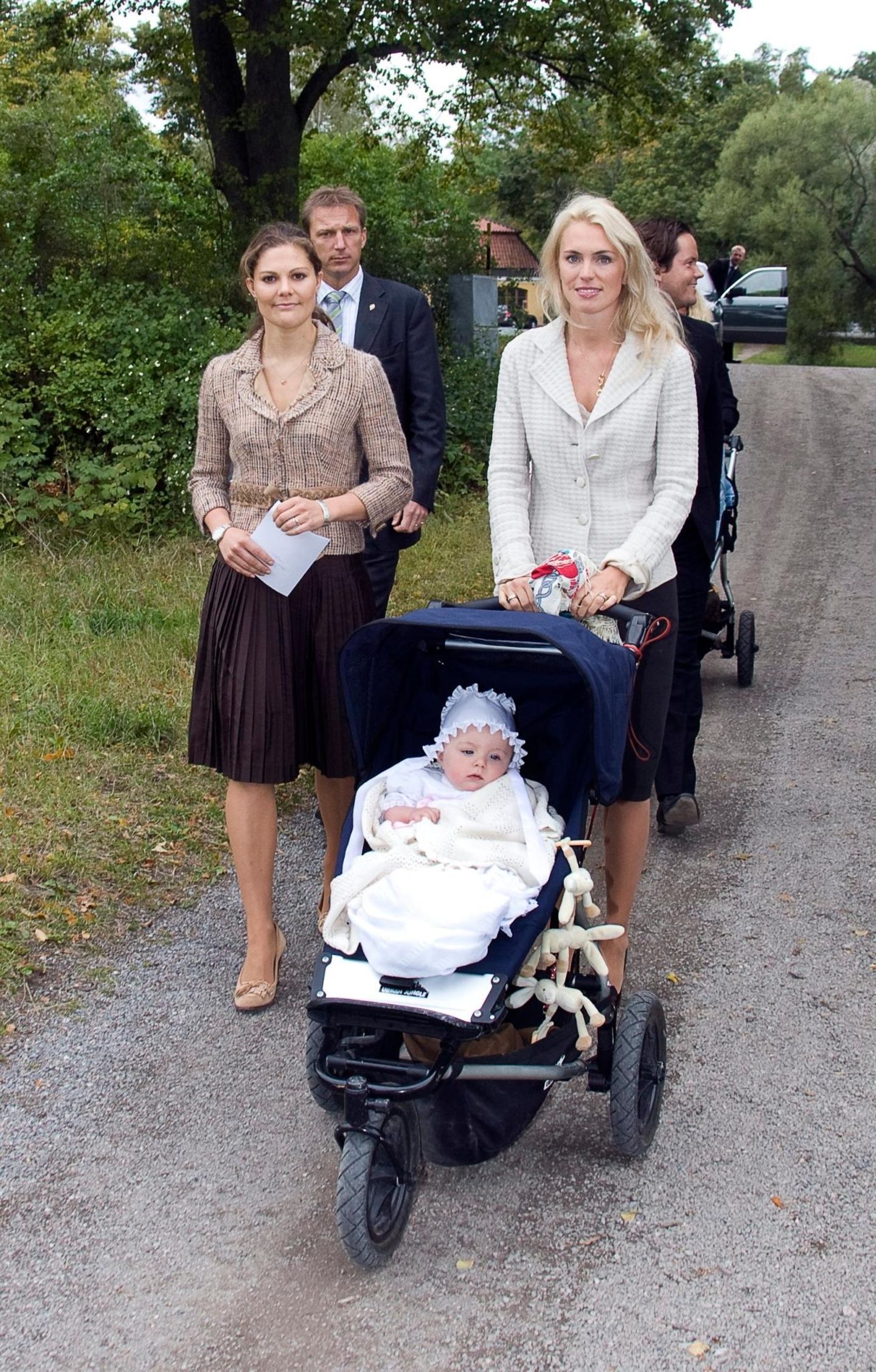 Prinzessin Madeleine + Chris O'Neill: Kronprinzessin Victoria und Andrea Engsäll sind engste Freundinnen. 2007 wurde sie Taufpatin von Engsälls Tochter Diana. Victorias beste Freundin: Kronprinzessin Victoria und Andrea Engsäll sind engste Freundinnen. 2007 wurde sie Taufpatin von Engsälls Tochter Diana.