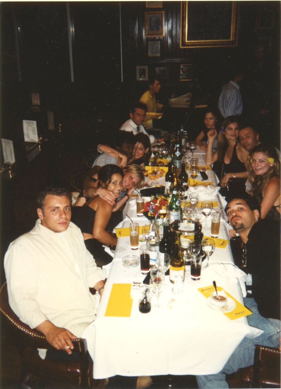 Leonardo DiCaprio: Im Juni 1997 arbeitete Swantje Schneemann-Alston als Model in Paris. Dort lernte sie den Schauspieler bei einem Dinner kennen (das Foto schoss damals Leonardo DiCaprio). Der Hollywood-Star drehte außerhalb der Stadt den Film "Der Mann in der eisernen Maske" - und war sehr angetan von der damals 22-jährigen Norddeutschen. Im Juni 1997 arbeitete Swantje Schneemann-Alston als Model in Paris. Dort lernte sie den Schauspieler bei einem Dinner kennen (das Foto schoss damals Leonardo DiCaprio). Der Hollywood-Star drehte außerhalb der Stadt den Film "Der Mann in der eisernen Maske" - und war sehr angetan von der damals 22-jährigen Norddeutschen.