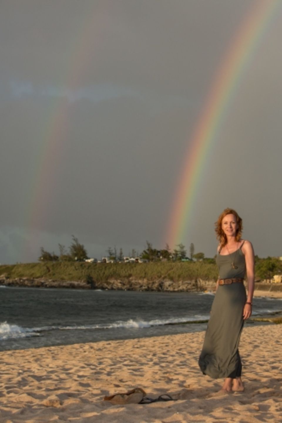 TV-Tipp: Christiane versucht auf Hawaii, den Tod ihres Sohnes zu verarbeiten. Christiane versucht auf Hawaii, den Tod ihres Sohnes zu verarbeiten.