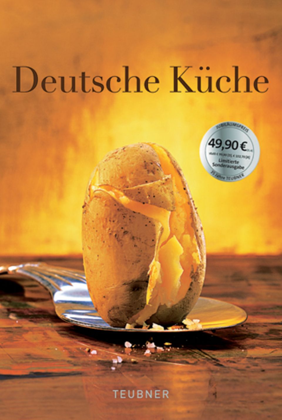 Wild: Wie war noch gleich das Rezept für Wildschweinkeule? Worauf kommt es bei Bayerischer Creme an? Die 230 beliebtesten Gerichte der Republik, interpretiert von 41 Spitzenköchen, machen dieses Werk zu einem echten Küchen-Schwergewicht. ("Deutsche Küche", Teubner, 608 S., 49,90 Euro) Wie war noch gleich das Rezept für Wildschweinkeule? Worauf kommt es bei Bayerischer Creme an? Die 230 beliebtesten Gerichte der Republik, interpretiert von 41 Spitzenköchen, machen dieses Werk zu einem echten Küchen-Schwergewicht. ("Deutsche Küche", Teubner, 608 S., 49,90 Euro)