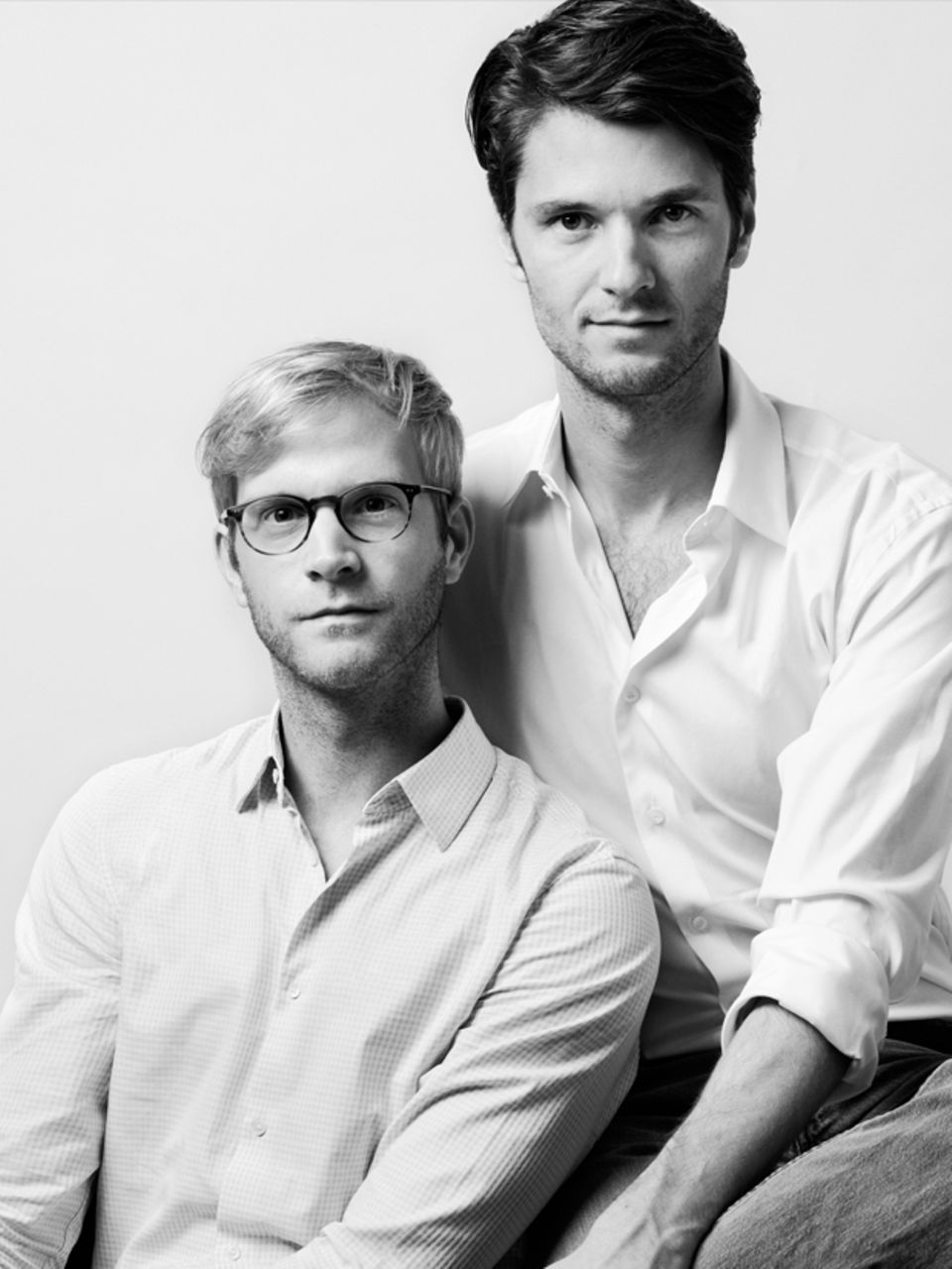 Achtland: Hoffnungsträger der jungen deutschen Mode: Oliver Lühr (l.) ist der kreative Kopf, Thomas Bentz kümmert sich vor allem ums Management. Alle wichtigen Entscheidungen treffen sie gemeinsam Hoffnungsträger der jungen deutschen Mode: Oliver Lühr (l.) ist der kreative Kopf, Thomas Bentz kümmert sich vor allem ums Management. Alle wichtigen Entscheidungen treffen sie gemeinsam