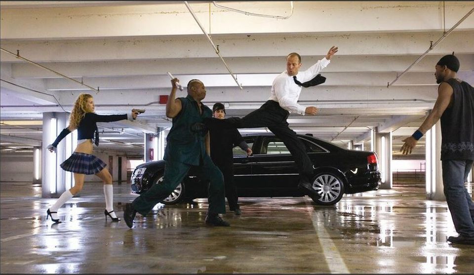 Auch wenn Jason Statham viele Action-Szenen selber dreht, sind immer Stuntleute mit am Set. Auch wenn Jason Statham viele Action-Szenen selber dreht, sind immer Stuntleute mit am Set.