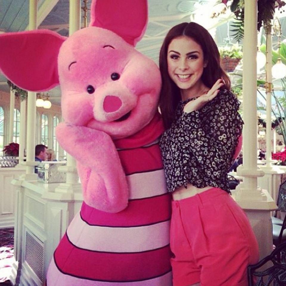 Lena Meyer-Landrut: "Oh Ferkel ich hab dich lieb", kommentierte Lena Meyer-Landrut ihr Foto. "Oh Ferkel ich hab dich lieb", kommentierte Lena Meyer-Landrut ihr Foto.