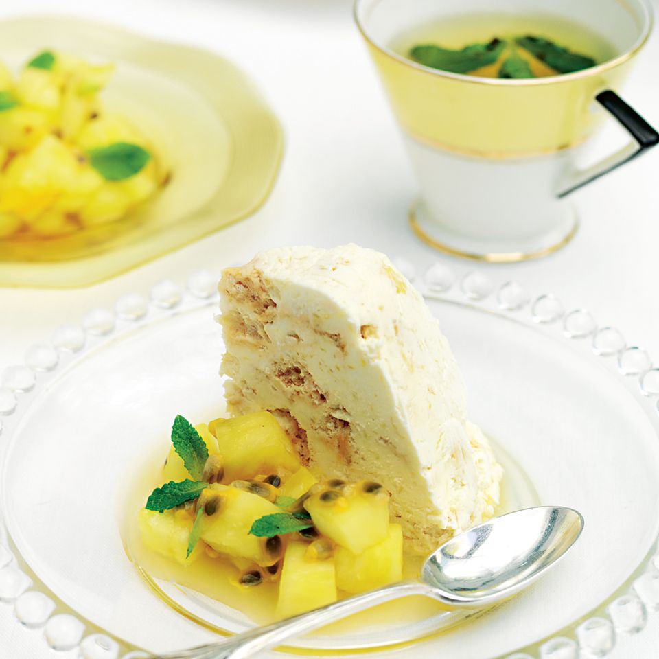 Geeister Ingwer-Baiser mit Fruchtsalat