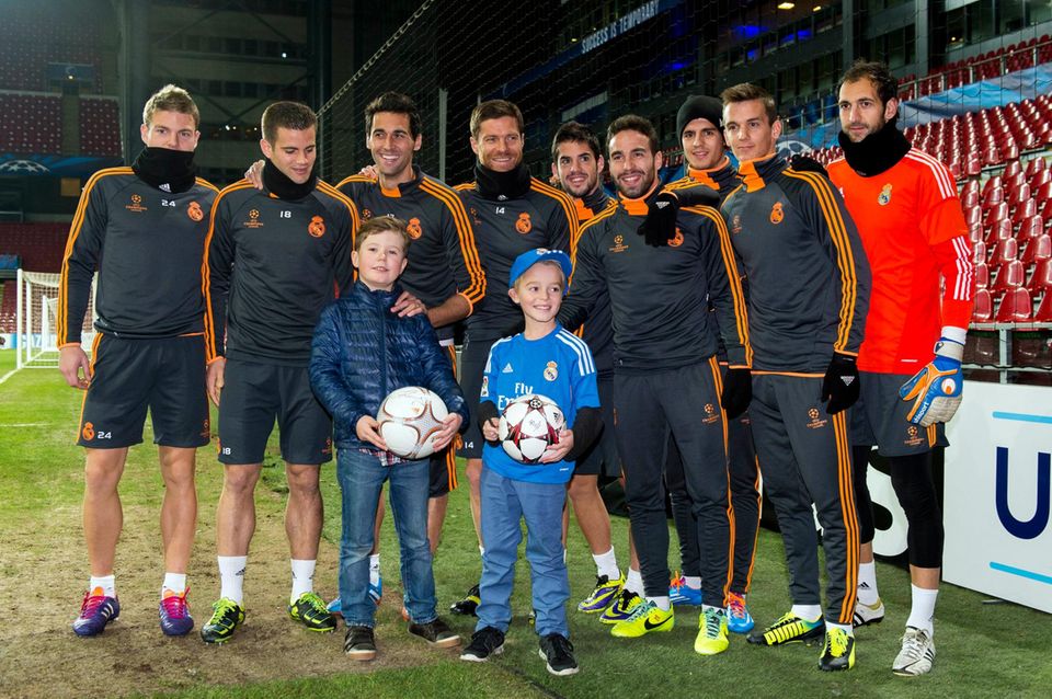 Prinz Christian: Prinz Christian ist Fan des Fußballvereins Real Madrid. Beim Training der Mannschaft für ihr Spiel gegen den FC Kopenhagen hatte er die Möglichkeit, seine Idole zu treffen. Prinz Christian ist Fan des Fußballvereins Real Madrid. Beim Training der Mannschaft für ihr Spiel gegen den FC Kopenhagen hatte er die Möglichkeit, seine Idole zu treffen.