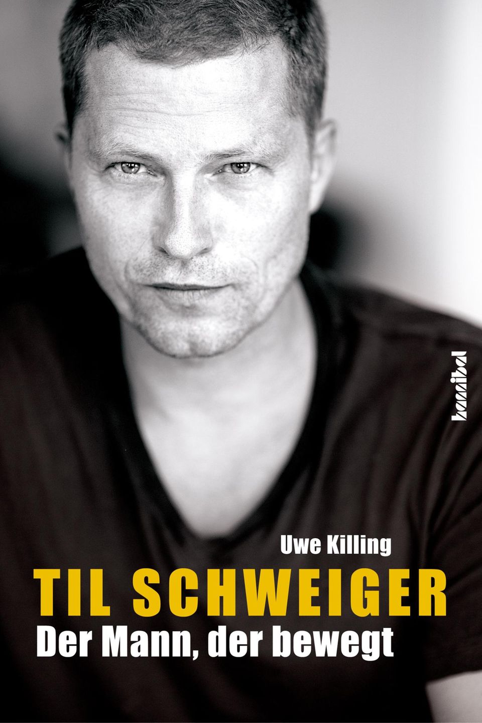 Til Schweiger: Im Herbst erschien die Schweiger-Biografie "Der Mann, der bewegt", verfasst von Uwe Killing (19,99 Euro, Hannibal-Verlag). Im Herbst erschien die Schweiger-Biografie "Der Mann, der bewegt", verfasst von Uwe Killing (19,99 Euro, Hannibal-Verlag).