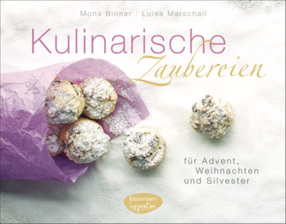 Rumkugeln: In ihrem ersten Buch gewähren die Konditorin Luisa Marschall und Food-Fotografin Mona Binner wunderschöne und vor allem köstliche Einblicke in die feine Kunst der Winterbäckerei. Vorschläge zum Feiertagsmenü gibt es on top. ("Kulinarische Zaubereien", Bassermann Inspiration, 144 S., 16,99 Euro) In ihrem ersten Buch gewähren die Konditorin Luisa Marschall und Food-Fotografin Mona Binner wunderschöne und vor allem köstliche Einblicke in die feine Kunst der Winterbäckerei. Vorschläge zum Feiertagsmenü gibt es on top. ("Kulinarische Zaubereien", Bassermann Inspiration, 144 S., 16,99 Euro)