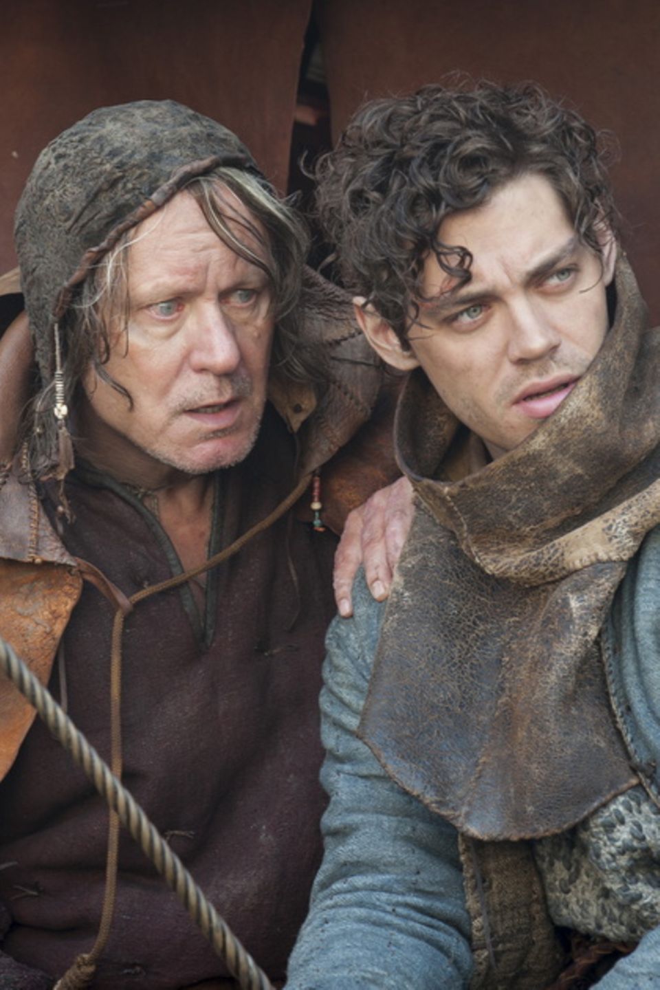 Stellan Skarsgard und Tom Payne in der Verfilmung von "Der Medicus"