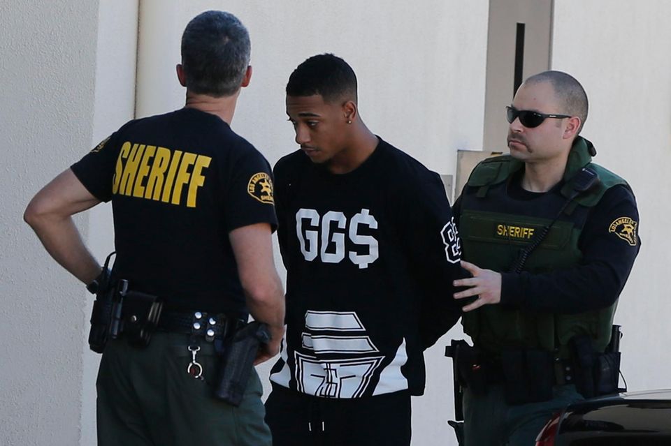 Justin Biebers Kumpel Lil Za wird wegen Drogenbesitzes in der Villa des Sängers festgenommen.