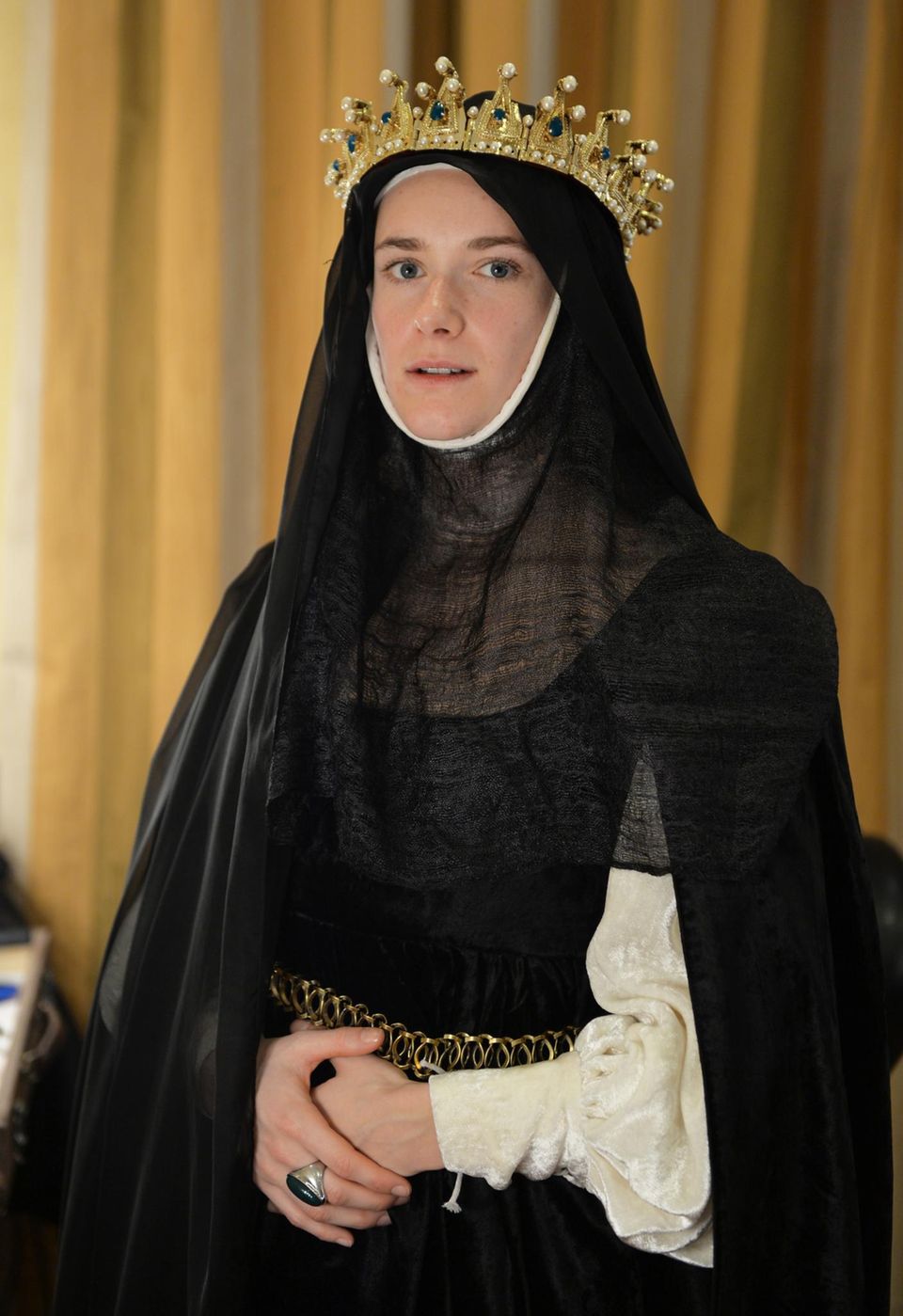 Miriam Stein: Kaum wiederzuerkennen: Miriam Stein in der Rolle der "Johanna von Kastilien" am Set von "Borgia" in Dubrovnik. Kaum wiederzuerkennen: Miriam Stein in der Rolle der "Johanna von Kastilien" am Set von "Borgia" in Dubrovnik.