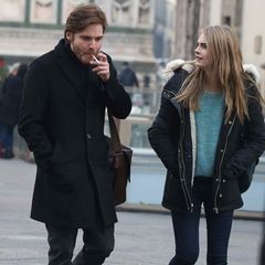 18. Dezember 2013: Daniel Brühl und Cara Delevingne sind gerade für Dreharbeiten zum Film über Amanda Knox "The Face of An Angel" in Florenz.