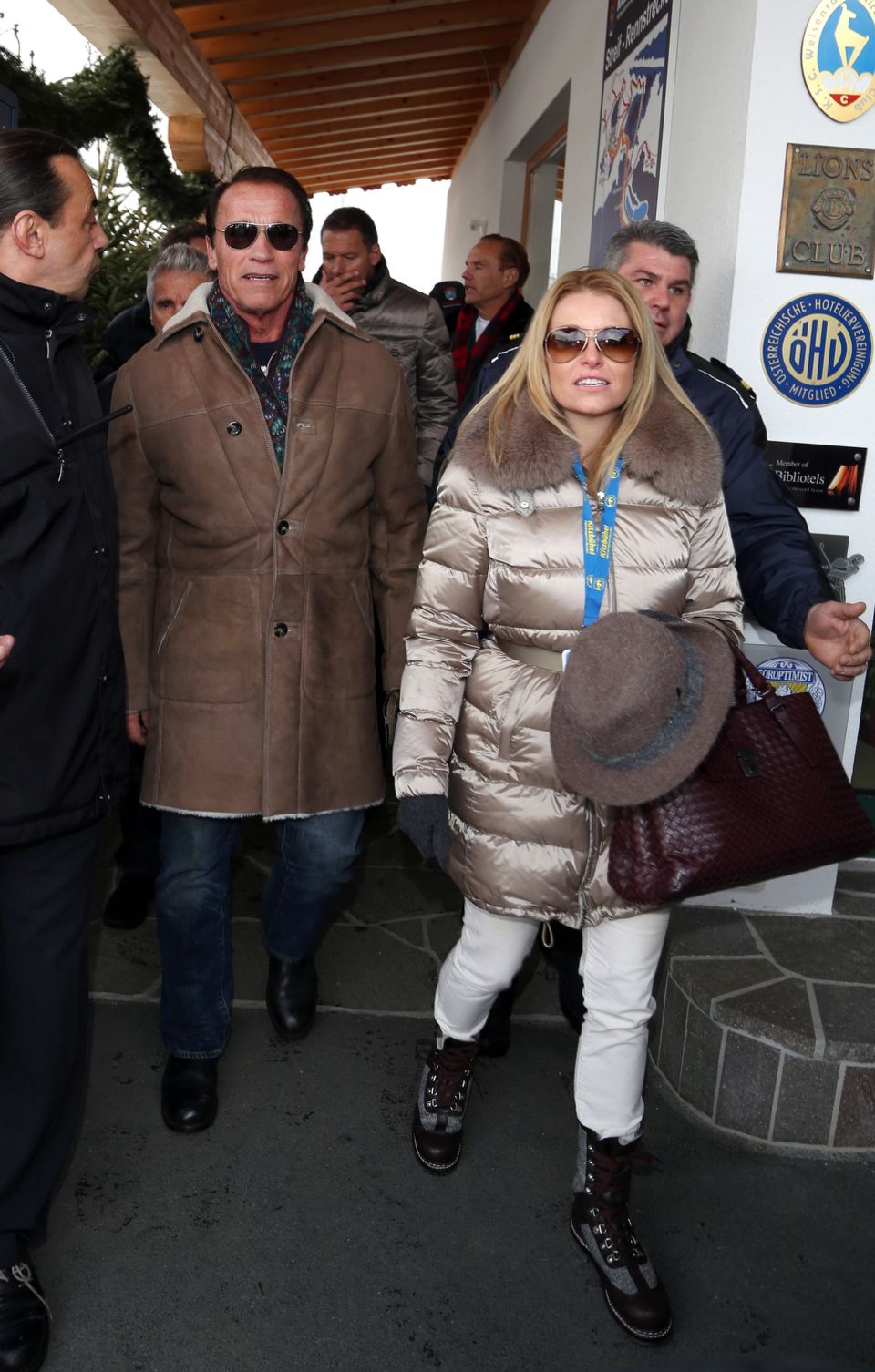 Kitzbühel: Wenn Arnold Schwarzenegger zum Rennen kommt, ist das ein Bohei wie bei einem Staatsbesuch. Seine neue Freundin Heather Milligan störte das nicht, sie freute sich, endlich mal ein Dirndl tragen zu können. Wenn Arnold Schwarzenegger zum Rennen kommt, ist das ein Bohei wie bei einem Staatsbesuch. Seine neue Freundin Heather Milligan störte das nicht, sie freute sich, endlich mal ein Dirndl tragen zu können.