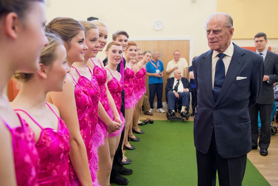 Prinz Philip ist Schirmherr von rund 800 Organisationen, zu denen viele aus dem Bereich Wissenschaft, Technologie, Sport, Umwelt- und Naturschutz zählen. Aber auch das Wohl von Jugendlichen beschäftigt ihn seit vielen Jahrzehnen.