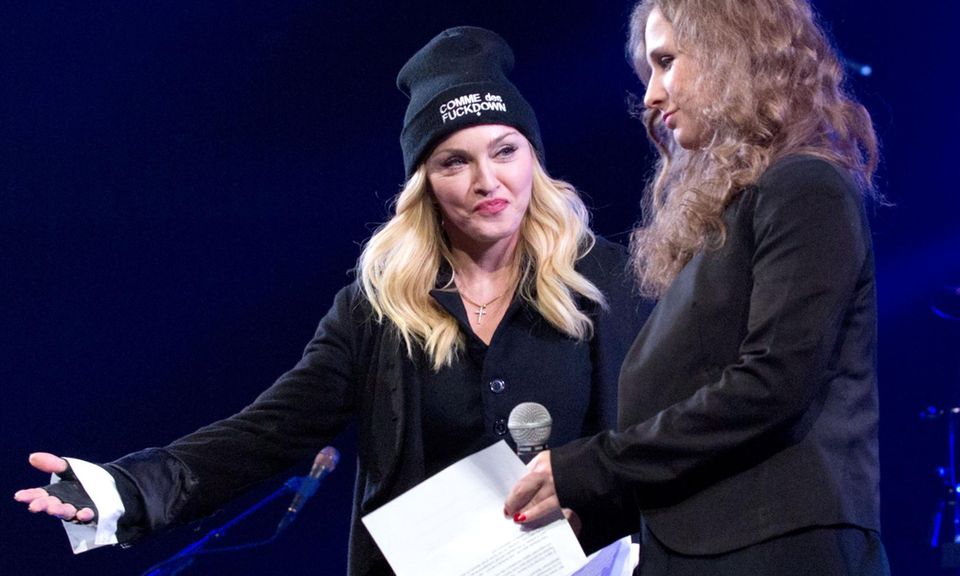Madonna bittet Marija Aljochina auf die Bühne.