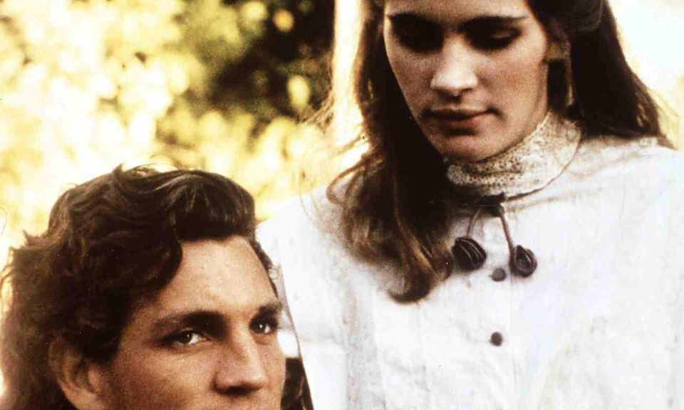 DiCaprio, Bullock + Co: Julia Roberts spielt in einem ihrer ersten Filme, "Blood Red", 1989 an der Seite ihres Bruders Eric Roberts. Julia Roberts spielt in einem ihrer ersten Filme, "Blood Red", 1989 an der Seite ihres Bruders Eric Roberts.