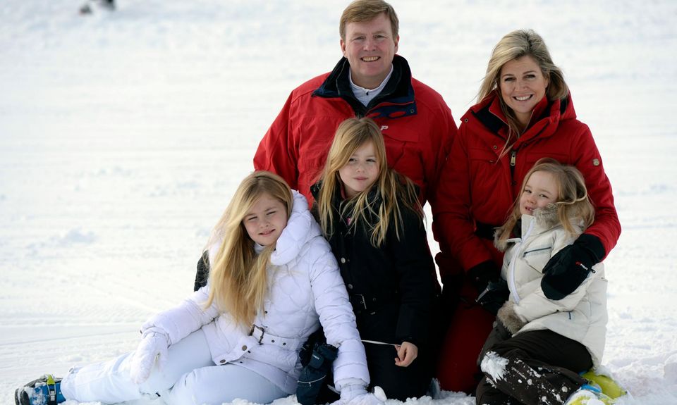Holländische Königsfamilie: König Willem-Alexander, Königin Máxima und ihre Töchter Amalia, zehn, Alexia, acht, und Ariane, sechs, in Lech. König Willem-Alexander, Königin Máxima und ihre Töchter Amalia, zehn, Alexia, acht, und Ariane, sechs, in Lech.
