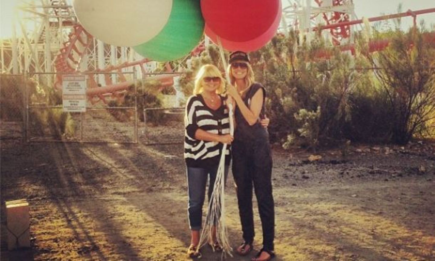 November 2013  Heidi Klum zeigt sich auf Twitter mit ihrer Mutter Erna.
