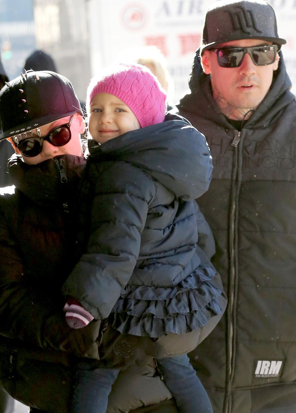 Carey Hart: Pink und Carey Hart mit der kleinen Willow unterwegs in New York City. Pink und Carey Hart mit der kleinen Willow unterwegs in New York City.