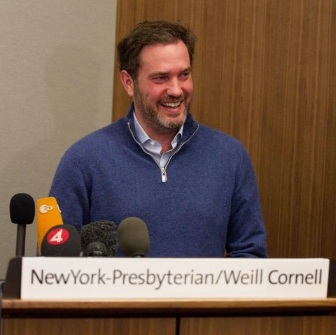 Chris O'Neill bei der Pressekonferenz.