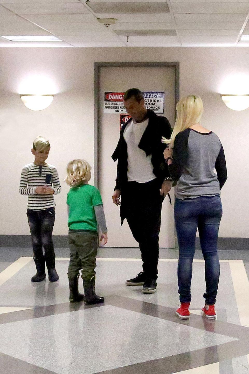 Gavin Rossdale + Gwen Stefani: Gavin Rossdale besucht mit Kingston und Zuma sowie seiner Schwester Soraya die frisch gebackene Mutter. Gavin Rossdale besucht mit Kingston und Zuma sowie seiner Schwester Soraya die frisch gebackene Mutter.