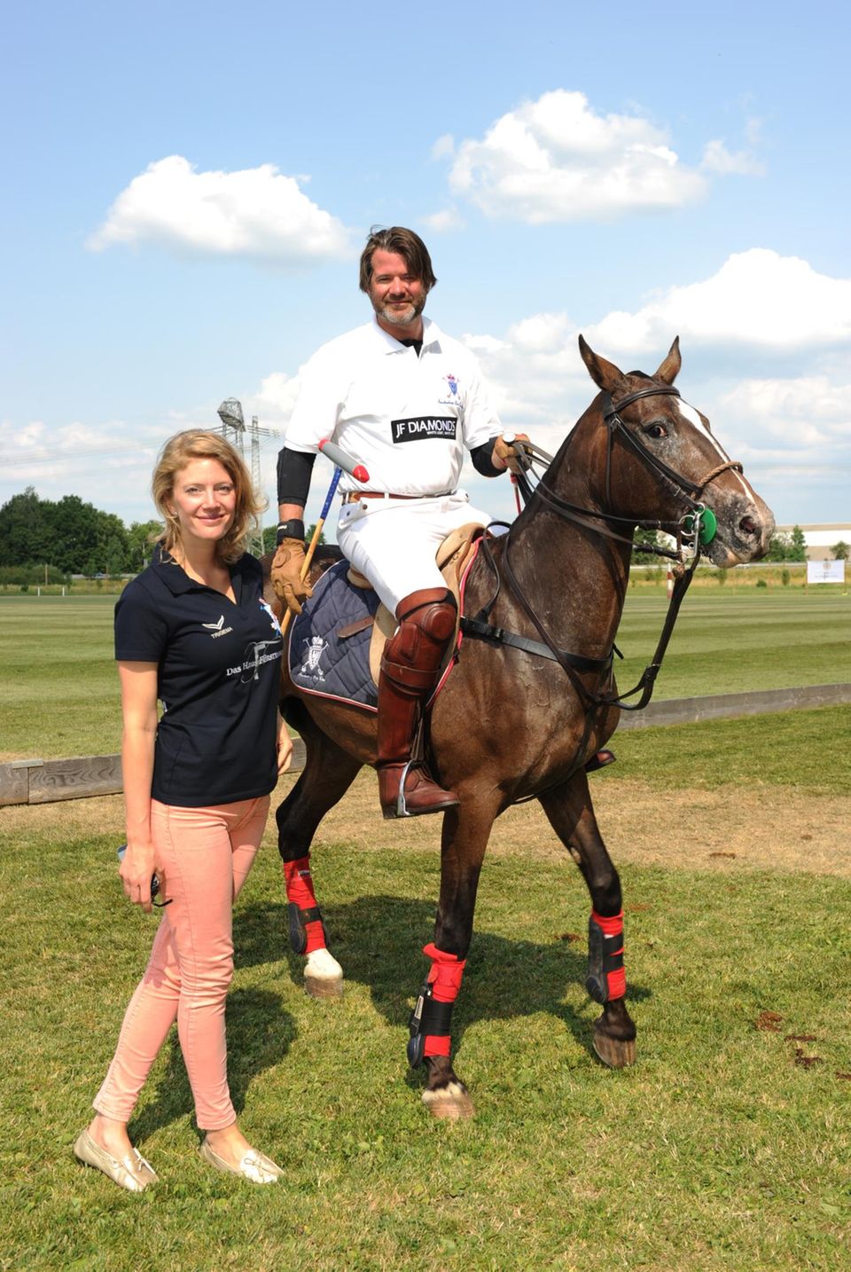 Deutscher Adel: Die begeisterten Polo-Spieler Jeannette Prinzessin und Christian Prinz zu Fürstenberg - Polo wird auch "der Sport der Könige" genannt. Zu den bekanntesten Spielern gehören Prinz Charles und seine Söhne. Die begeisterten Polo-Spieler Jeannette Prinzessin und Christian Prinz zu Fürstenberg - Polo wird auch "der Sport der Könige" genannt. Zu den bekanntesten Spielern gehören Prinz Charles und seine Söhne.
