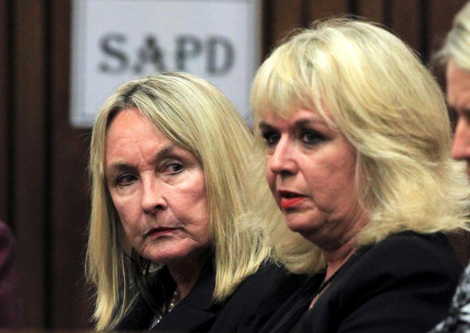 Oscar Pistorius: June Steenkamp, die Mutter der getöteten Reeva Steenkamp (†29), ist sichtlich mitgenommen. Immer wieder bricht sie in Tränen aus. June Steenkamp, die Mutter der getöteten Reeva Steenkamp (†29), ist sichtlich mitgenommen. Immer wieder bricht sie in Tränen aus.