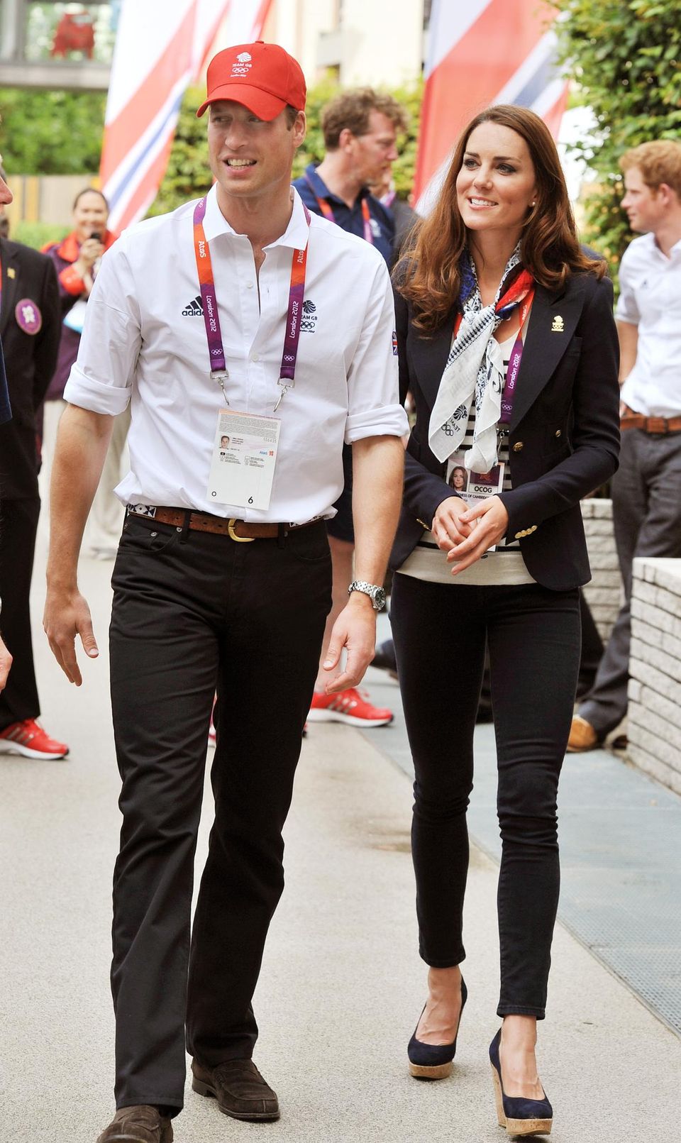 Herzogin Catherine: Auch bei den Olympischen Sommerspielen in London im Jahr 2012 griff Herzogin Catherine zu ihrer Lieblingskombi, bestehend aus Streifenshirt, Wedges und Blazer. Auch bei den Olympischen Sommerspielen in London im Jahr 2012 griff Herzogin Catherine zu ihrer Lieblingskombi, bestehend aus Streifenshirt, Wedges und Blazer.